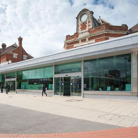Basingstoke Apartments - Westlands House, City Centre, Home-From-Home Εξωτερικό φωτογραφία