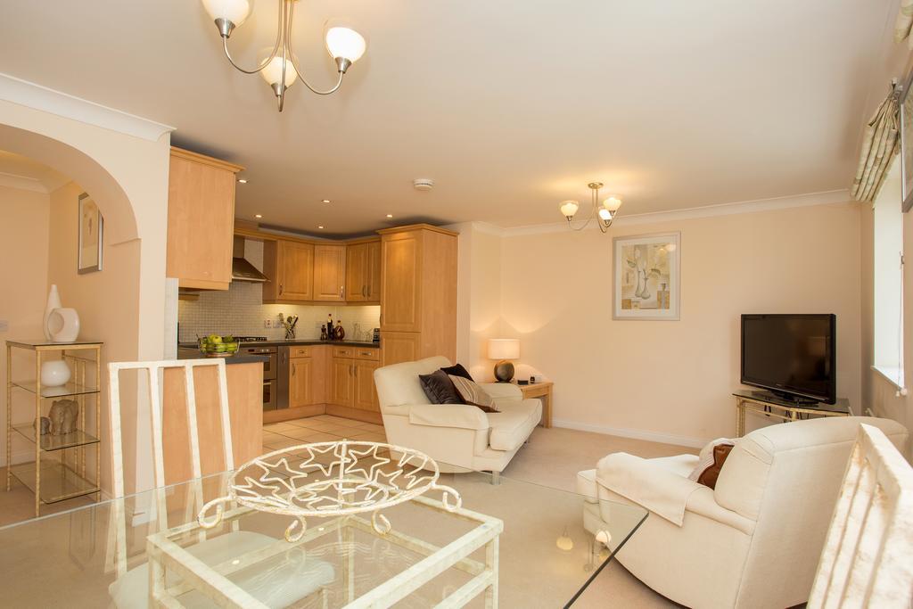 Basingstoke Apartments - Westlands House, City Centre, Home-From-Home Εξωτερικό φωτογραφία