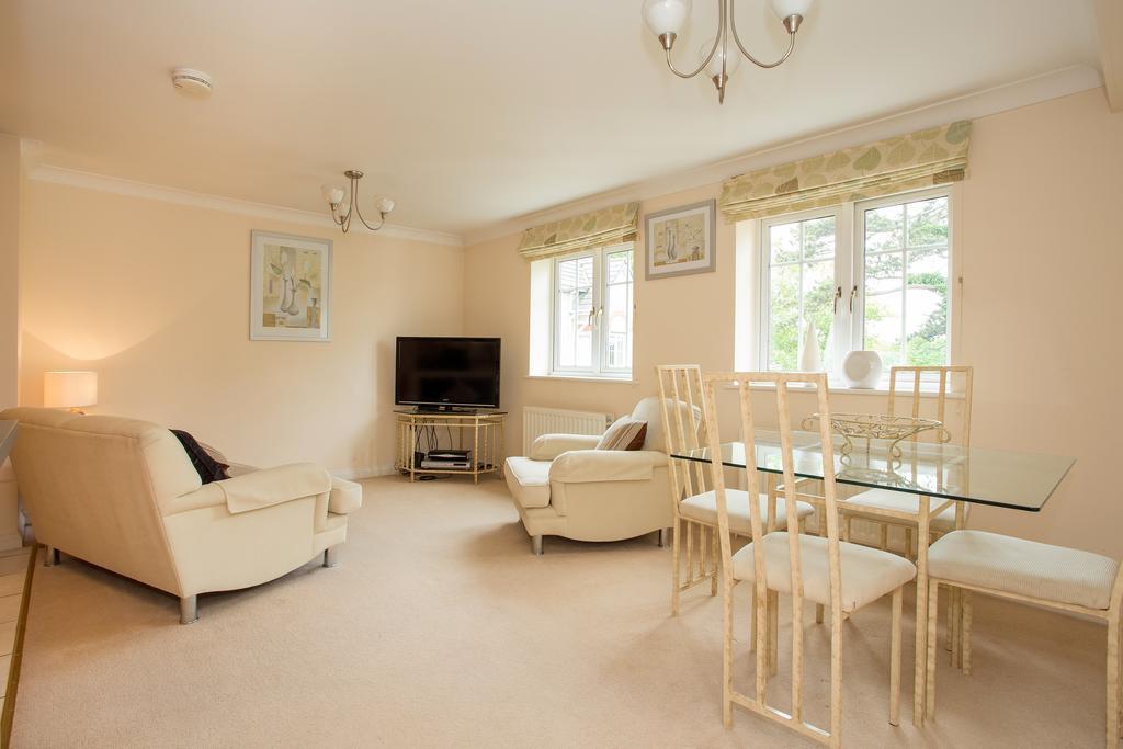 Basingstoke Apartments - Westlands House, City Centre, Home-From-Home Εξωτερικό φωτογραφία