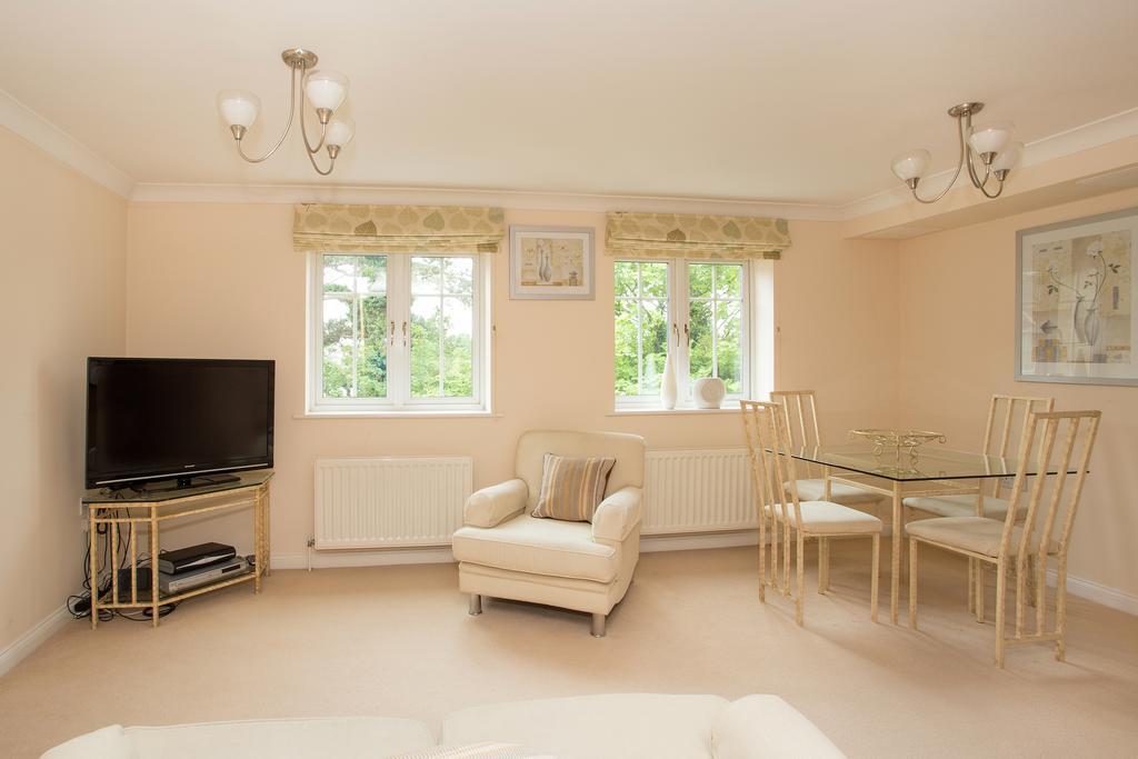 Basingstoke Apartments - Westlands House, City Centre, Home-From-Home Εξωτερικό φωτογραφία