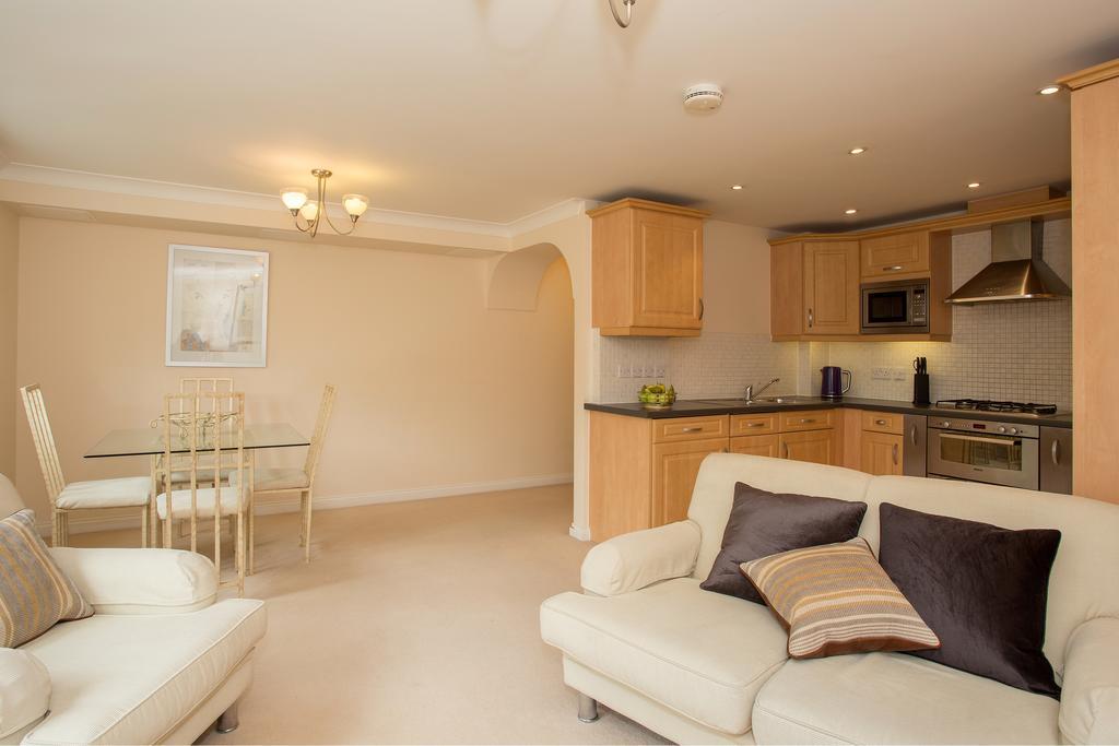 Basingstoke Apartments - Westlands House, City Centre, Home-From-Home Εξωτερικό φωτογραφία