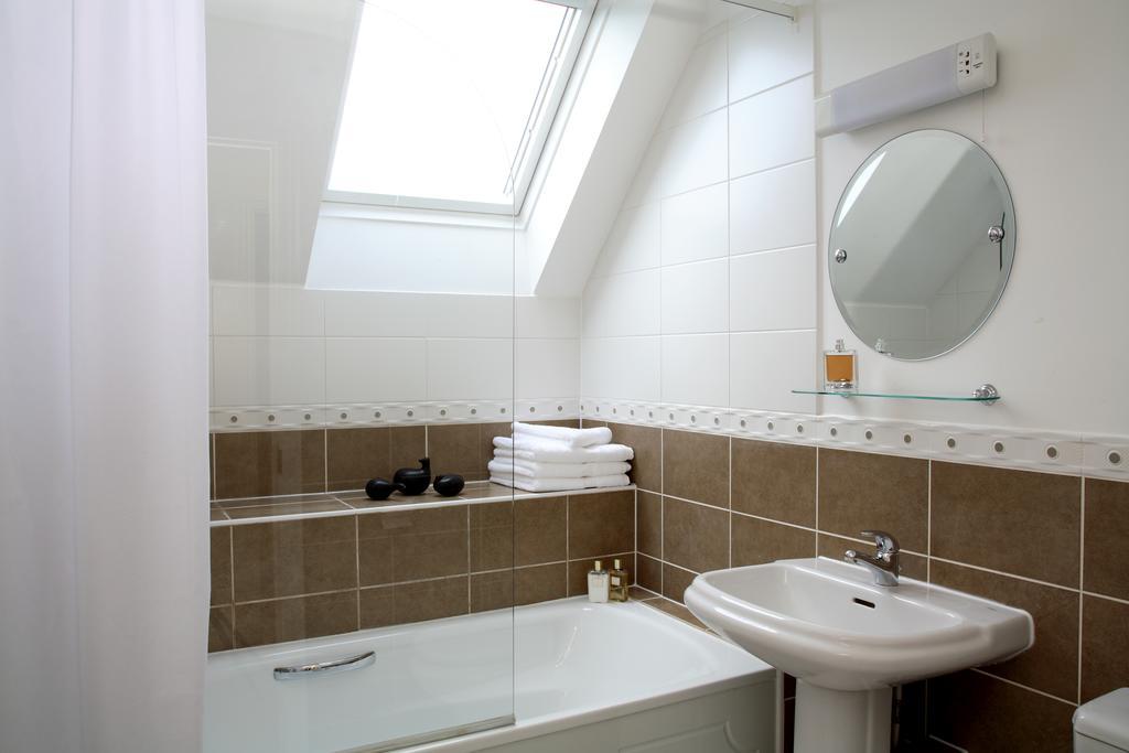 Basingstoke Apartments - Westlands House, City Centre, Home-From-Home Εξωτερικό φωτογραφία